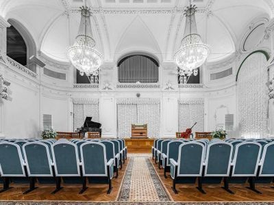 Белый зал Санкт-Петербургского политехнического университета Петра Великого