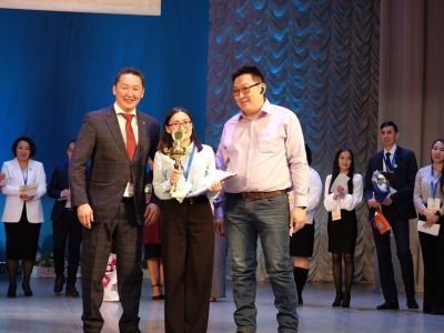 Лилия Трофимова стала абсолютным победителем городского конкурса «Учитель года – 2022» в Якутске