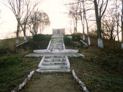 Могила Н.Н. Крутикова, погибшего в бою с фашистскими захватчиками