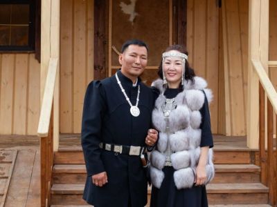 «Не жалко никаких денег для такой цели»: известный певец Виталий Очиров построил балаган в селе Хара