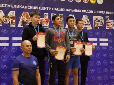 Юные якутские мас-рестлеры разыграли путёвки на первенство России