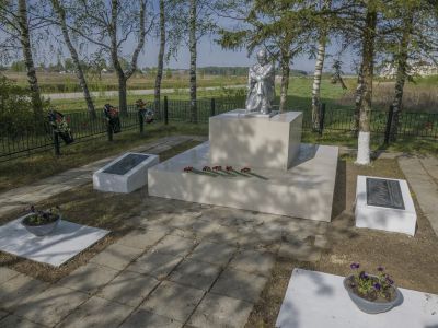 Братская могила советских воинов, погибших в боях с фашистами