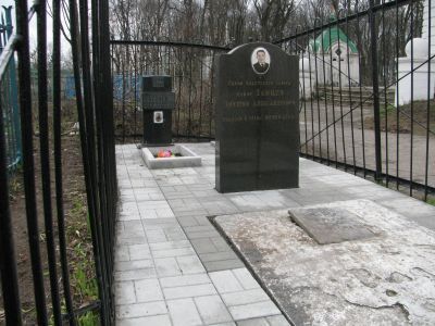 Могила Героя Советского Союза майора Зайцева Дмитрия Александровича, 1918 г. рождения, погибшего в 1944 году