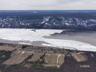 Ледоход на реке Лене проходит по территории Олекминского района Якутии