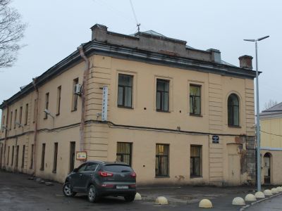 Монастырская больница в Конюшенном дворе Александро-Невской лавры