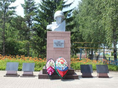 Бюст Героя Советского Союза Курбатова В.В.