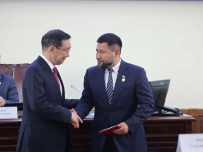 Айсен Николаев поблагодарил Евгения Григорьева за вклад в развитие Якутска