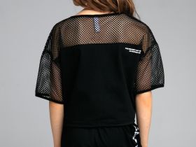 Футболка укороченная с декором из сетки