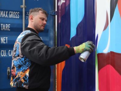 Уличные художники из Забайкалья создали арт-объект в Якутске и дали мастер-класс