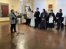 В Хабаровске открылась выставка якутских художников «Земля Олонхо»