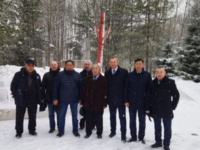 Подо Ржевом установили сэргэ в память о якутянах — участниках освобождения города