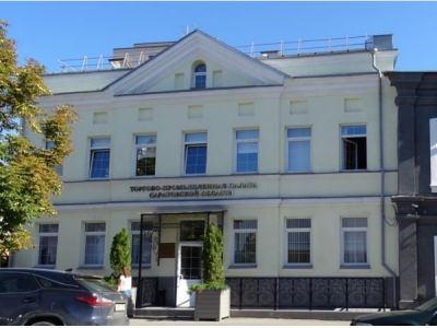 Двухэтажное каменное здание. Русский классицизм