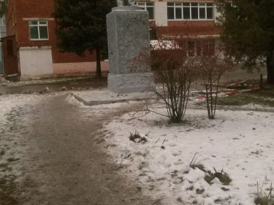 Памятник В. И.Ленину