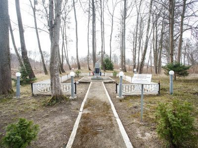 Братская могила советских воинов, погибших в марте 1945 года