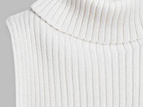 Шарф-манишка с воротником-стойкой