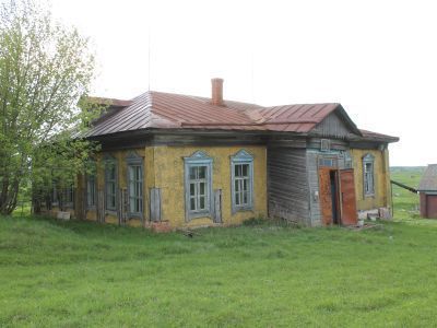 Здание средней школы, где работал заслуженый учитель РСФСР Некрасов А.Т.