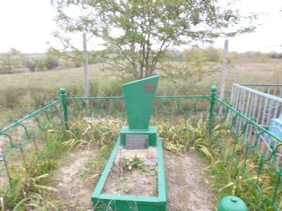 Могила неизвестного офицера, погибшего в Великой Отечественной войне