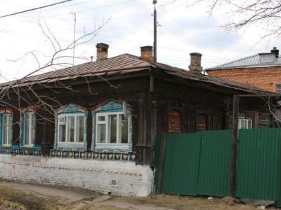 Деревянное здание - бывший дом мещанина Чечетина