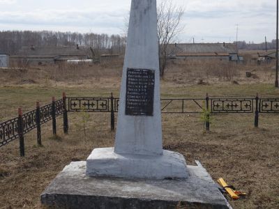 Братская могила участников подавления кулацкого Сережского мятежа в 1920 г.