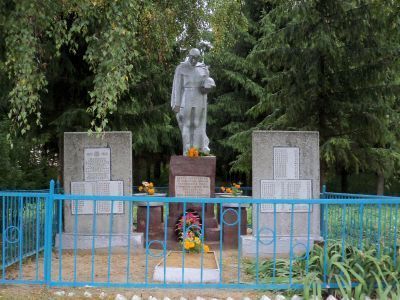 Братская могила 20 советских воинов, погибших в 1943 г. в боях с немецко-фашистскими захватчиками