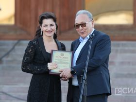 В Якутске провели концерт «Наши маяки», посвящённый Героям России