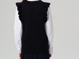 Жилет вязаный для девочки