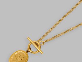 Цепочка с медальоном