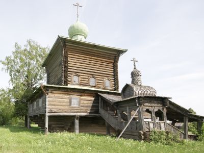 Верхне-Моломская пустынь: церковь (деревянная)