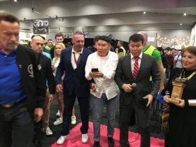 Арнольд Шварценеггер дал старт соревнованиям мас-рестлеров в Австралии