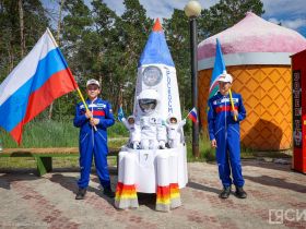 «Кындыкан, ракета и синий трактор»: в Якутске состоялся парад колясок