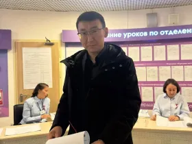 Члены правительства Якутии принимают участие в голосовании на выборах в Госдуму