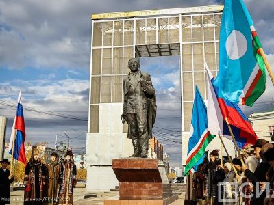 «Якутия уверенно развивается»: Айсен Николаев поздравил с днем государственности республики