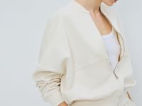 Бомбер, Бежевый