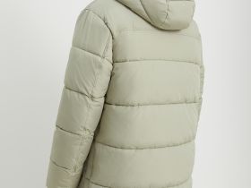 Пальто утепленное с воротником-стойкой