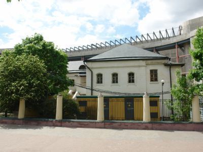 Палаты (во дворе)