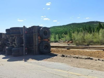 В ДТП на Намском тракте погиб водитель большегруза