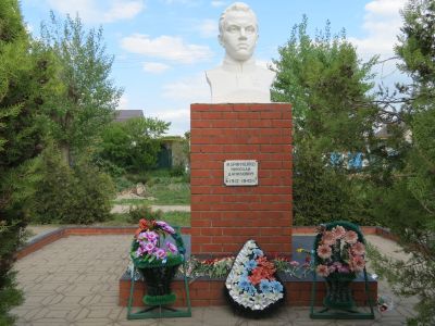 Бюст Героя Советского Союза Н.Д. Маринченко