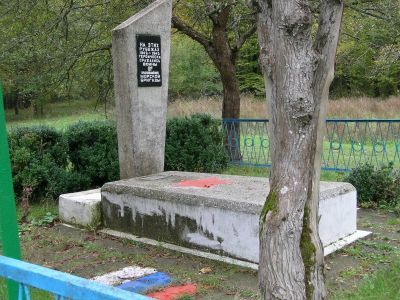 Братская могила воинов 81-й краснознаменной морской бригады, погибших в боях с фашистскими захватчиками