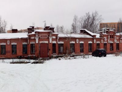 Здание офицерского собрания поселка Главного артиллерийского и Морского полигонов
