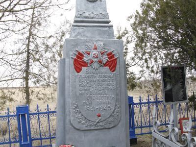 Братская могила 70 советских воинов, погибших в боях с фашистскими захватчиками