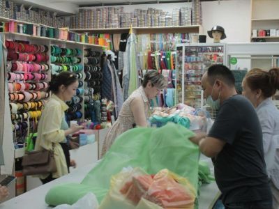 Перед ысыахом в Якутске вырос спрос на ткани синего, красного и зеленого цветов