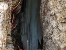 Водопады и ледяные пещеры скал Еланка Куччугуй Кэтэмэ - скалы Еланки - п. Еланка