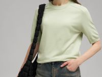 Легкий джемпер полуприлегающего кроя с коротким ру