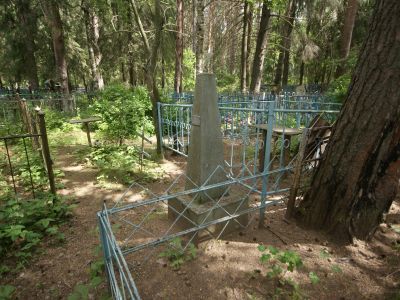 Могила коммуниста Крупина, убитого кулаками в 1930 г.