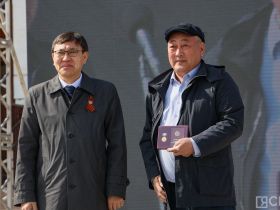 Фоторепортаж: трудовые династии и заслуженных работников Якутии чествовали 1 мая