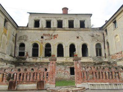 Ограда № 1 (перед южным фасадом главного дома)