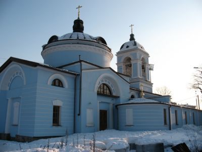 Усадьба "Петровское-Лобаново": церковь Апостолов Петра и Павла