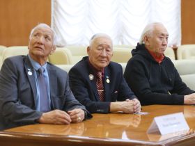 В Якутске отметили 75-летие легендарного борца Александра Иванова