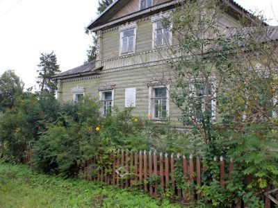 Дом, где в 1943-44 гг. находилась осьминская оргтройка-орган Советской власти в тылу фашистов, на территории освобожденной и занимаемой партизанами. На доме установлена памятная доска