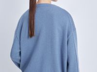 Джемпер с v-образной горловиной и широкими рукавами